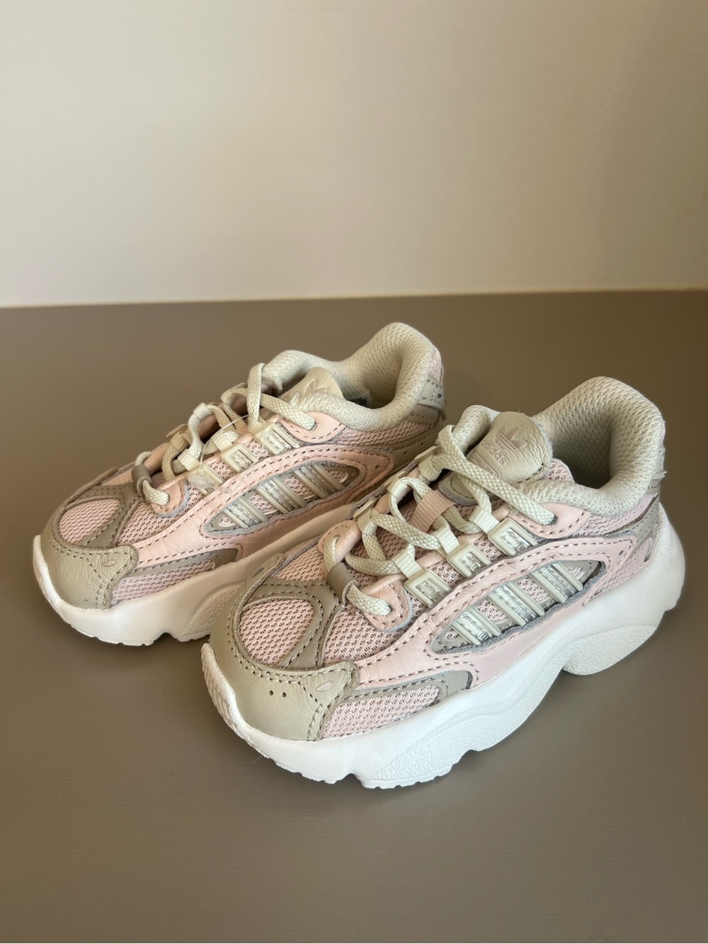 Adidas Toddler Ozmillen Sneakers size 6